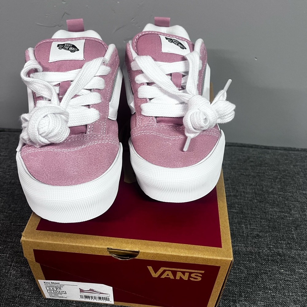 Vans Kids Old Skool Suede Sneakers in Pink and White - Picture 2 of 7